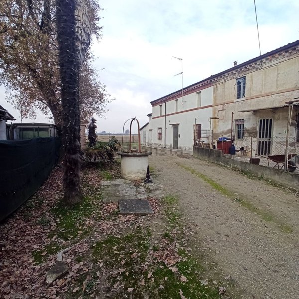 casa indipendente in vendita a Forlì in zona Durazzanino