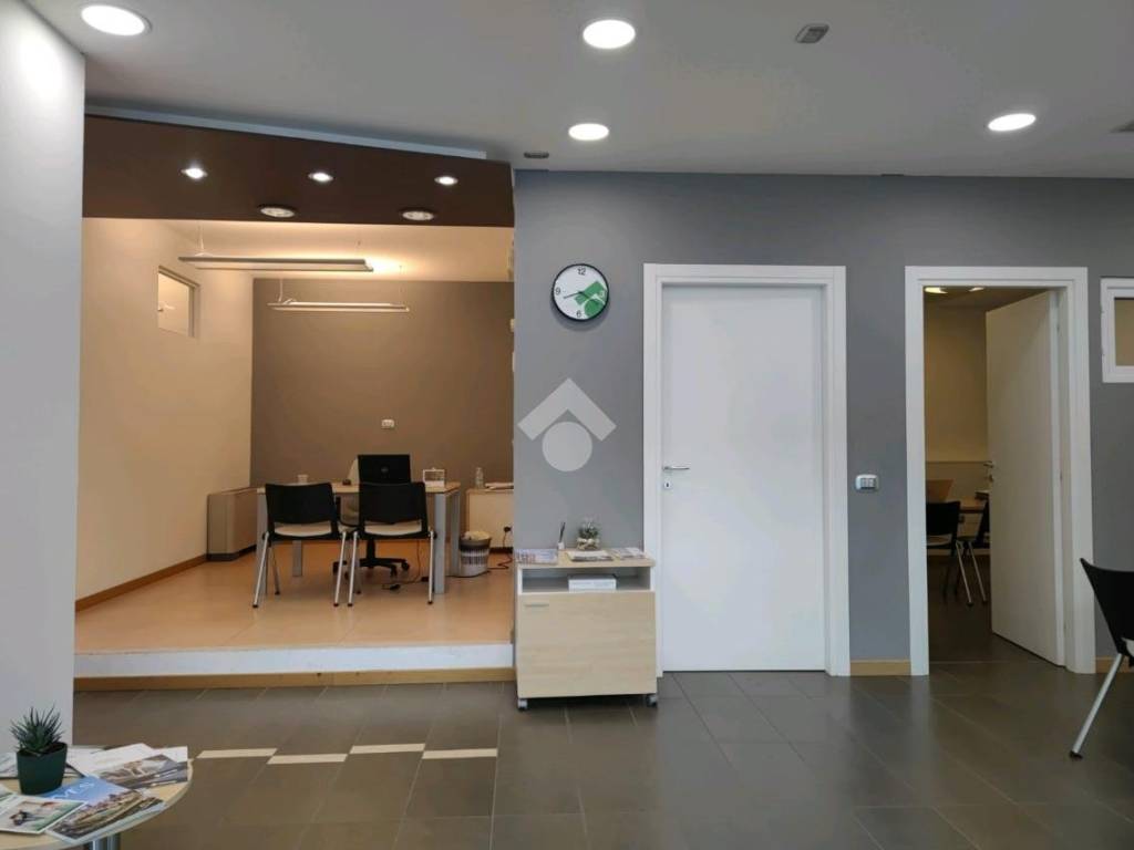 ufficio in vendita a Forlì in zona Coriano