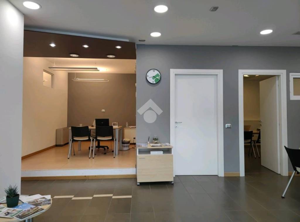 ufficio in vendita a Forlì in zona Coriano