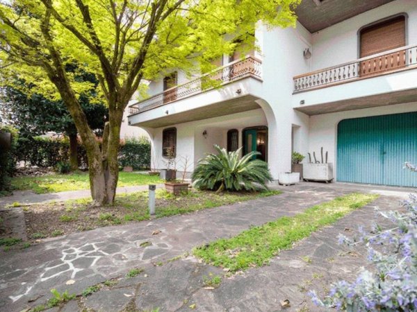 casa indipendente in vendita a Forlì