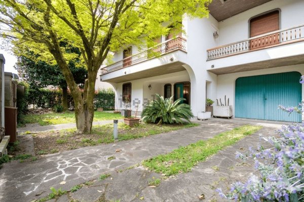 casa indipendente in vendita a Forlì