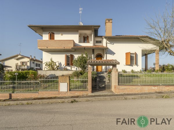 casa indipendente in vendita a Forlì in zona San Lorenzo in Noceto
