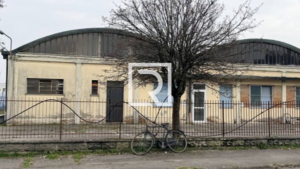 locale commerciale in vendita a Forlì in zona Ronco