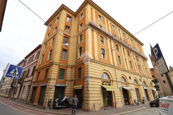 negozio in vendita a Forlì in zona Centro Storico