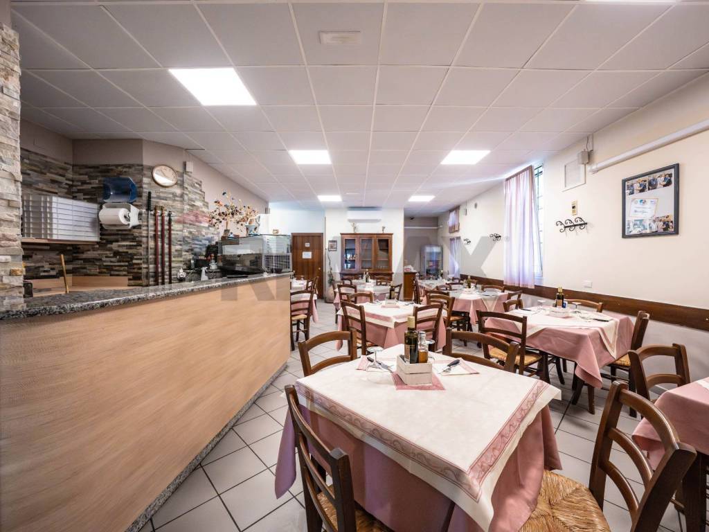 negozio in vendita a Forlì in zona Carpena