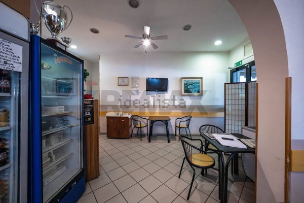 negozio in vendita a Forlì in zona Carpena