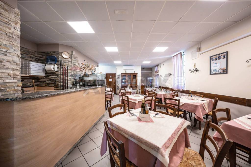 negozio in vendita a Forlì in zona Carpena