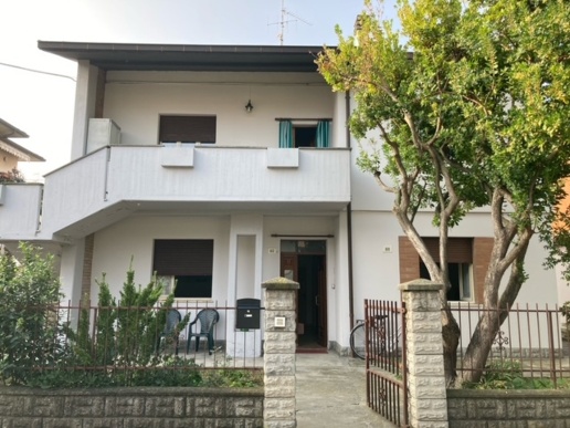 casa indipendente in vendita a Forlì in zona Ronco