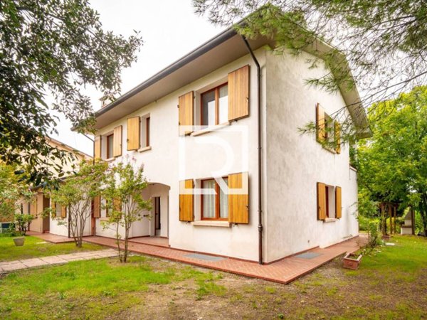 casa indipendente in vendita a Forlì in zona Carpena