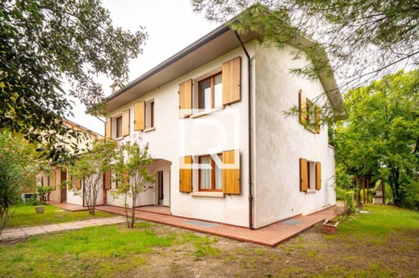 casa indipendente in vendita a Forlì in zona Grisignano