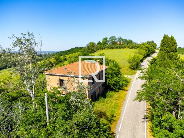 casa indipendente in vendita a Forlì in zona Petrignone