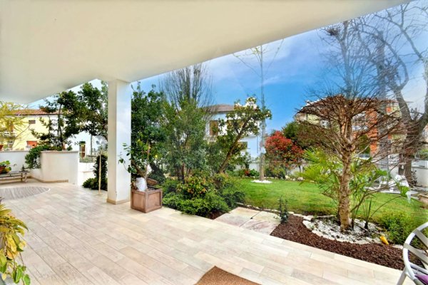 casa indipendente in vendita a Forlì in zona Vecchiazzano