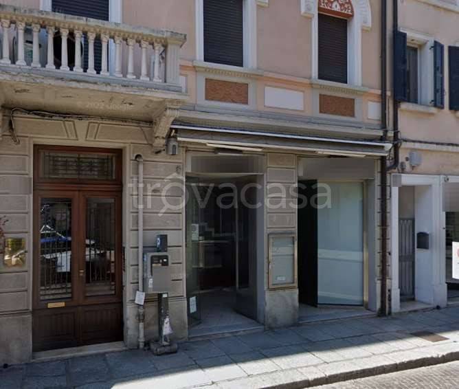 negozio in vendita a Forlì in zona Centro Storico