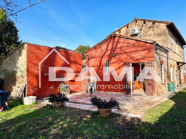 casa indipendente in vendita a Forlì in zona Durazzanino