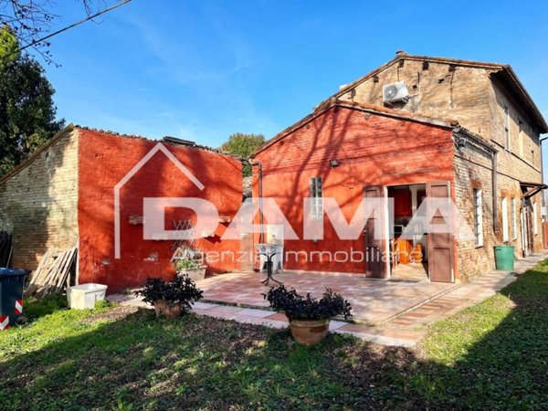 casa indipendente in vendita a Forlì in zona Durazzanino