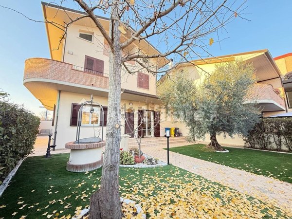 casa semindipendente in vendita a Forlì in zona Coriano