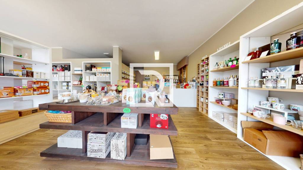 negozio in vendita a Forlì in zona Centro Storico