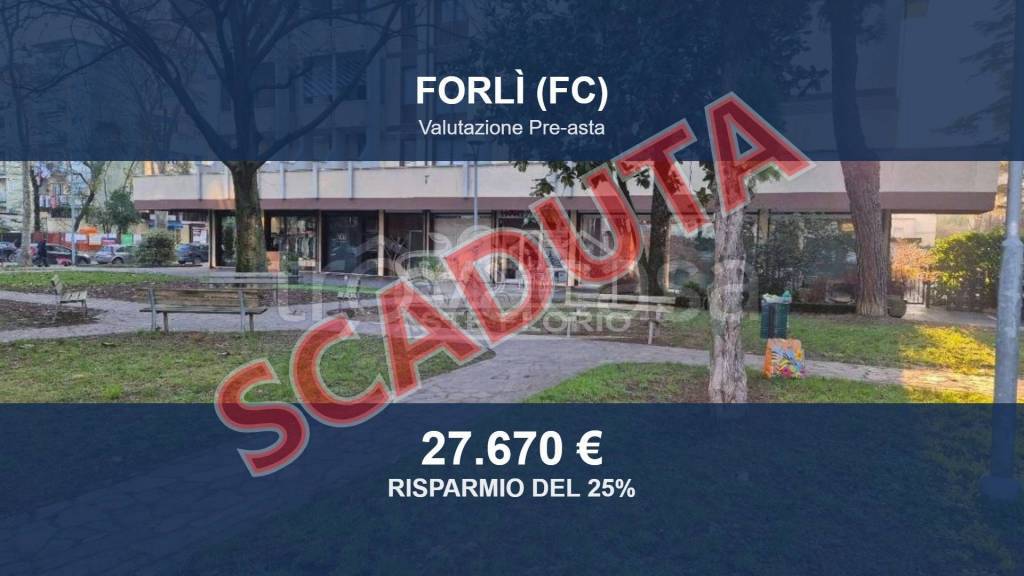 locale commerciale in vendita a Forlì