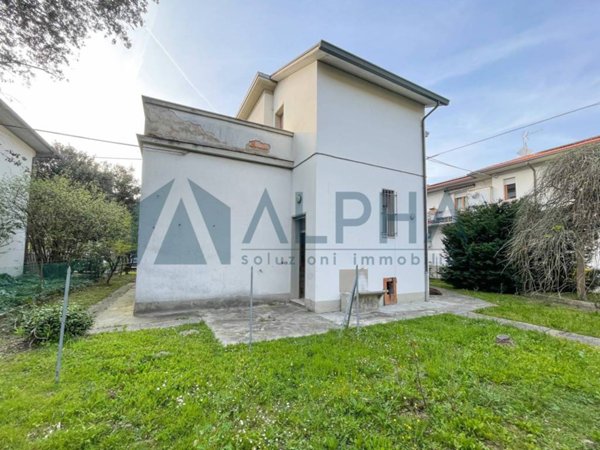 casa indipendente in vendita a Forlì in zona Cà Ossi