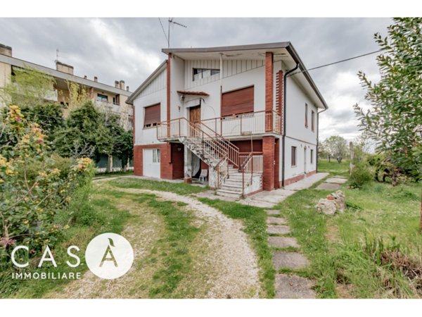 casa indipendente in vendita a Forlì in zona Vecchiazzano