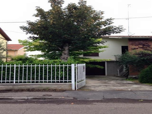 casa indipendente in vendita a Forlì in zona Romiti