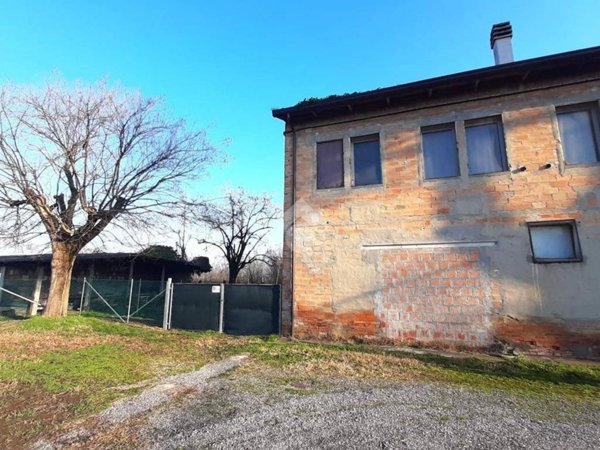 casa indipendente in vendita a Forlì in zona Pieve Acquedotto
