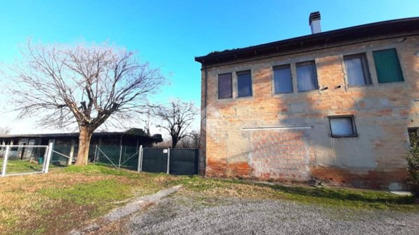 casa indipendente in vendita a Forlì in zona Pieve Acquedotto