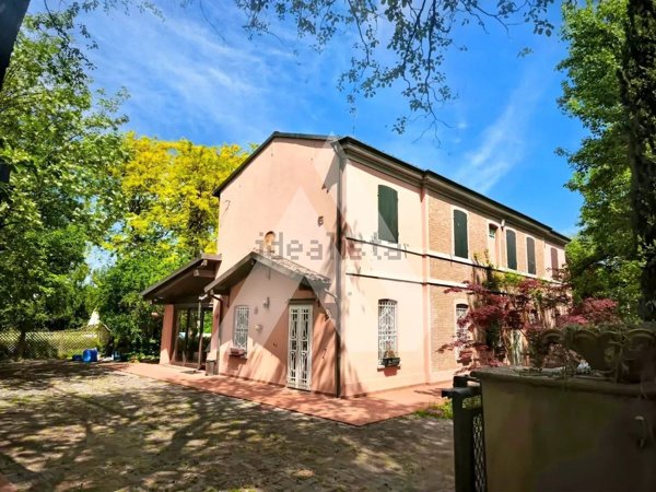 casa indipendente in vendita a Forlì in zona San Martino di Villafranca