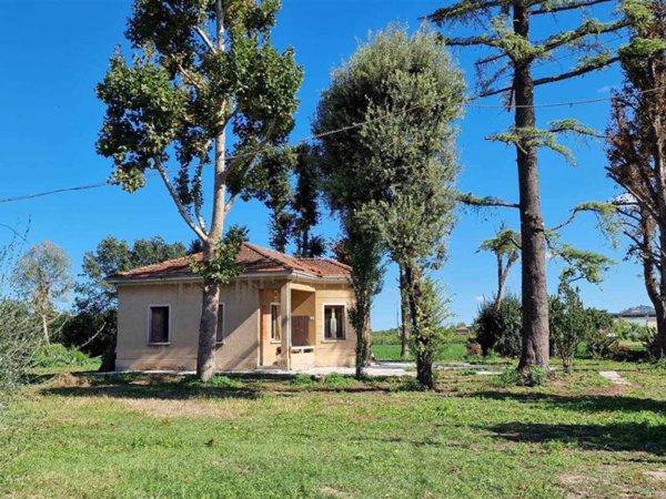 casa indipendente in vendita a Forlì in zona Carpena