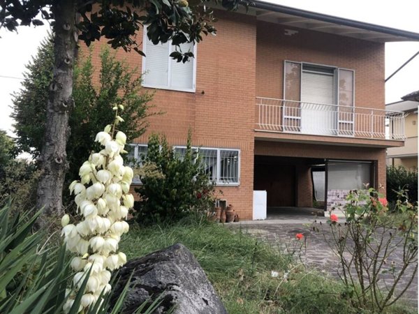 casa indipendente in vendita a Forlì in zona San Martino in Strada