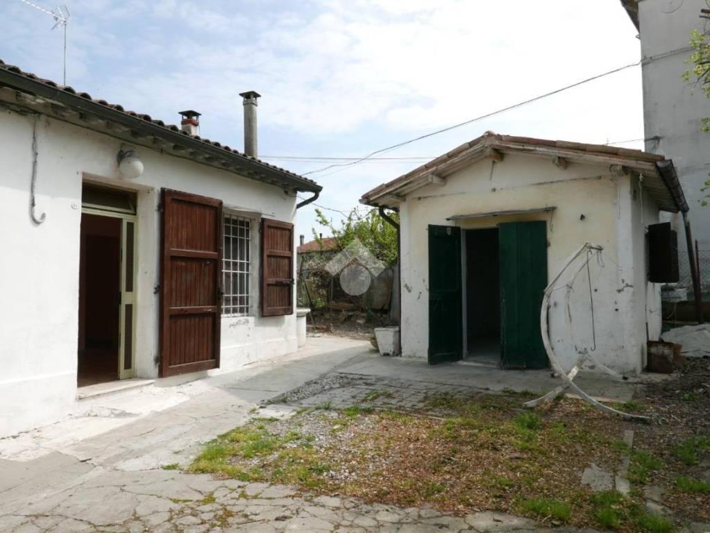 casa indipendente in vendita a Forlì in zona Roncadello