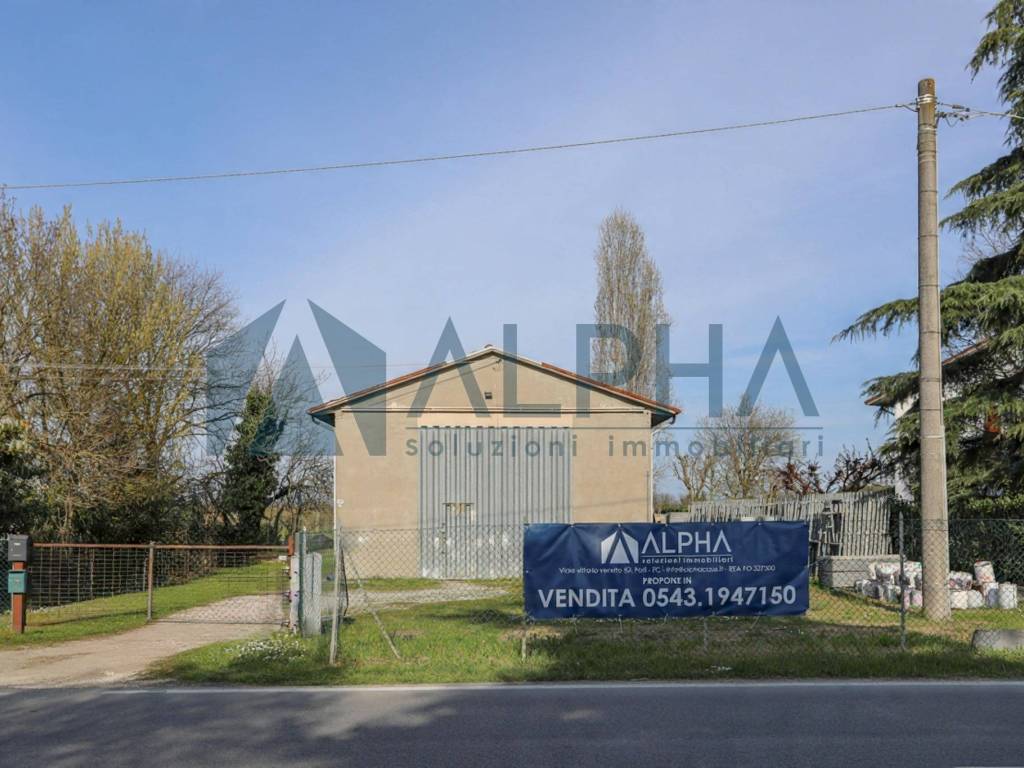 locale commerciale in vendita a Forlì in zona San Martino in Strada