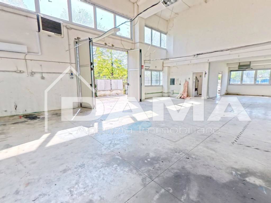 negozio in vendita a Forlì in zona Coriano