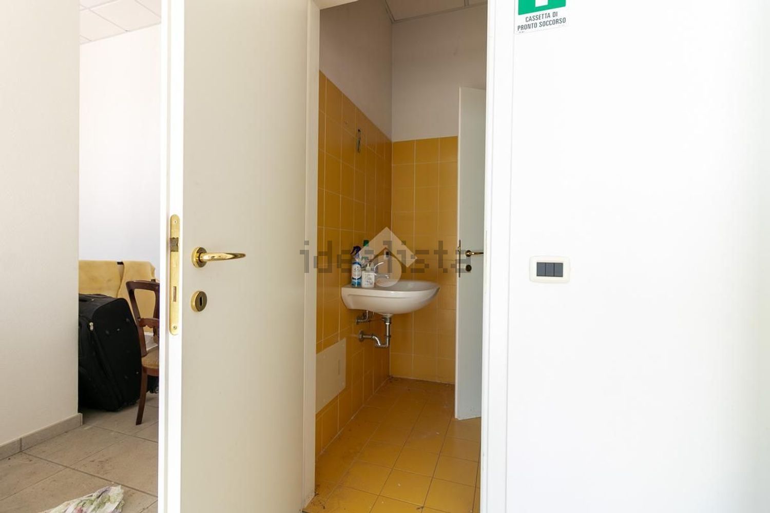 locale commerciale in vendita a Forlì