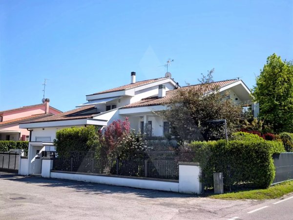 casa indipendente in vendita a Forlì in zona Vecchiazzano