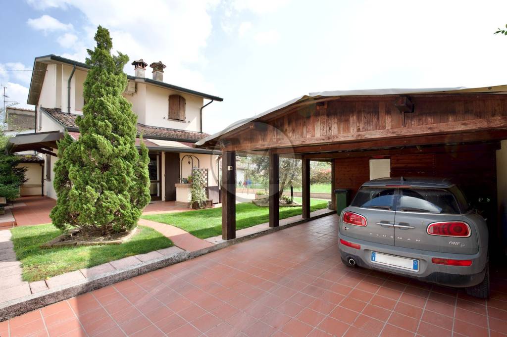 casa indipendente in vendita a Forlì in zona Villafranca di Forlì