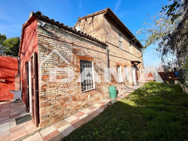 casa indipendente in vendita a Forlì in zona Durazzanino