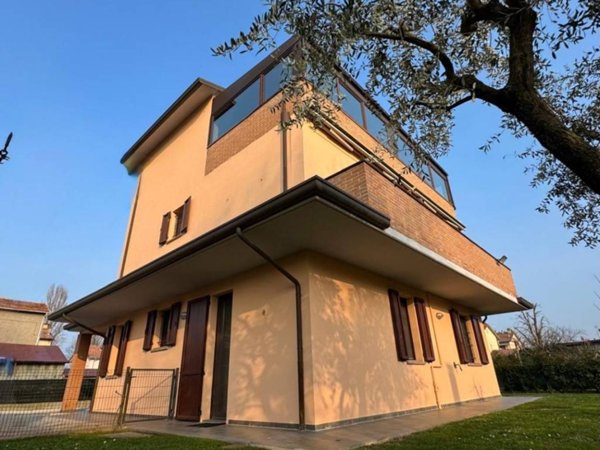 casa indipendente in vendita a Forlì in zona Villafranca di Forlì