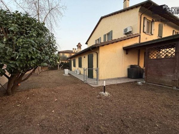 casa indipendente in vendita a Forlì