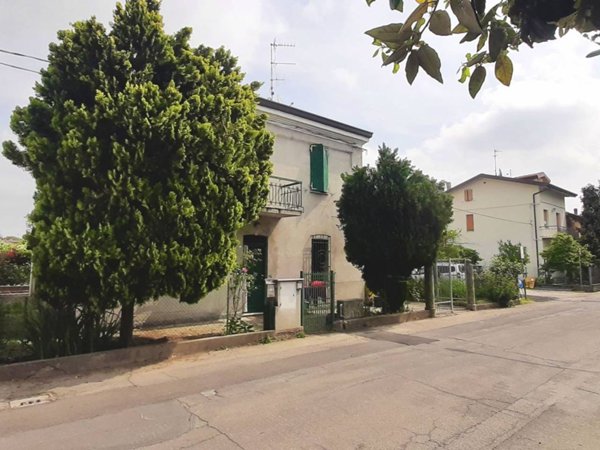 casa indipendente in vendita a Forlì