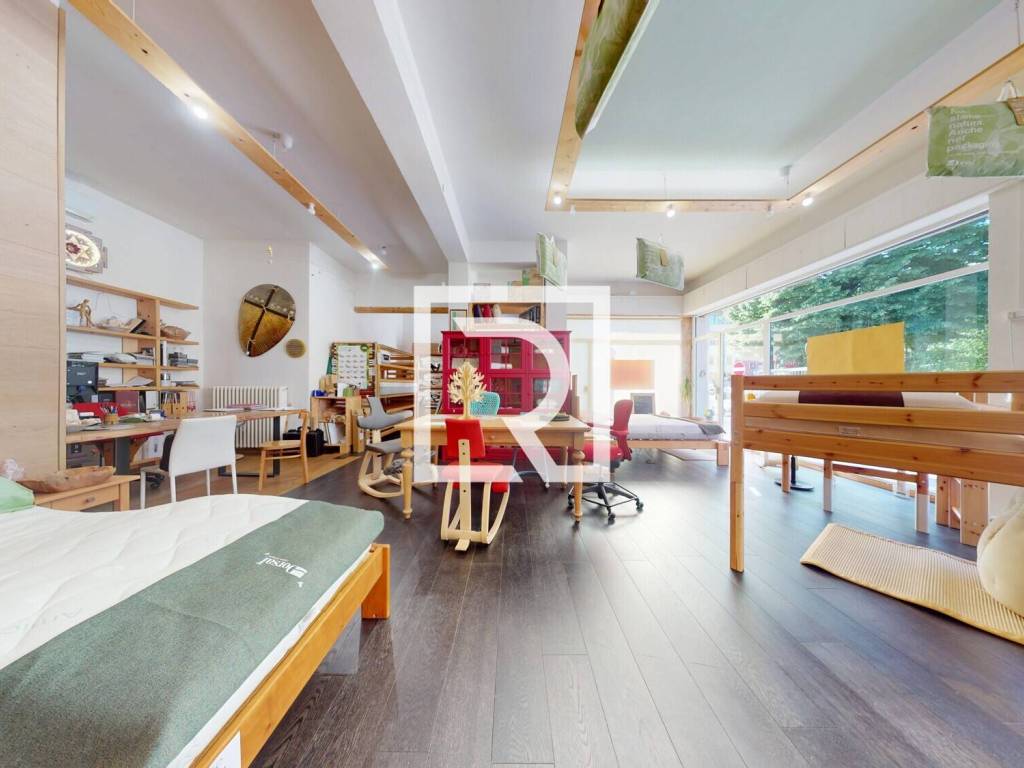 negozio in vendita a Forlì in zona Cà Ossi