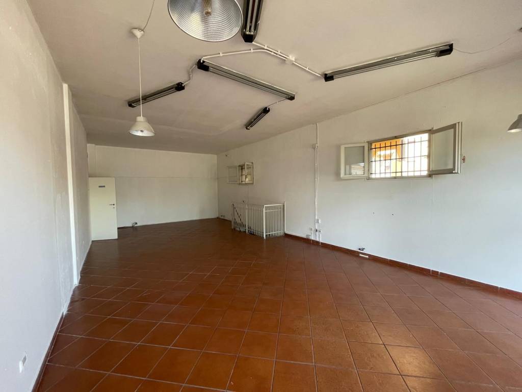 negozio in vendita a Forlì in zona Selva