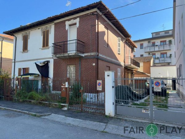 casa indipendente in vendita a Forlì