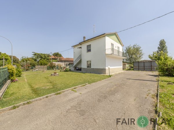 casa indipendente in vendita a Forlì in zona Quattro