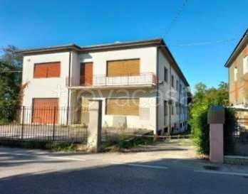 negozio in vendita a Forlì in zona Vecchiazzano