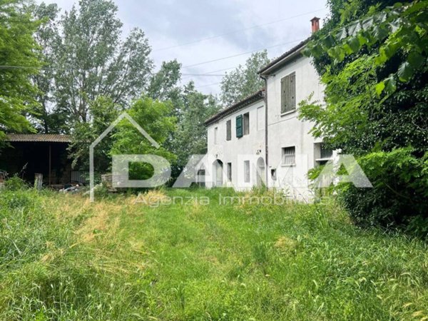 casa indipendente in vendita a Forlì in zona Quattro