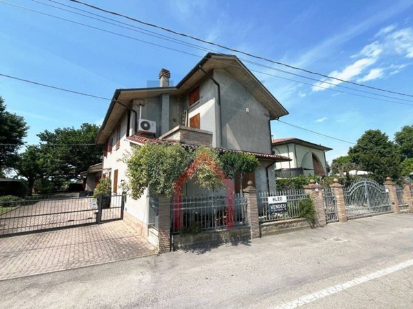 casa indipendente in vendita a Forlì in zona San Tomé
