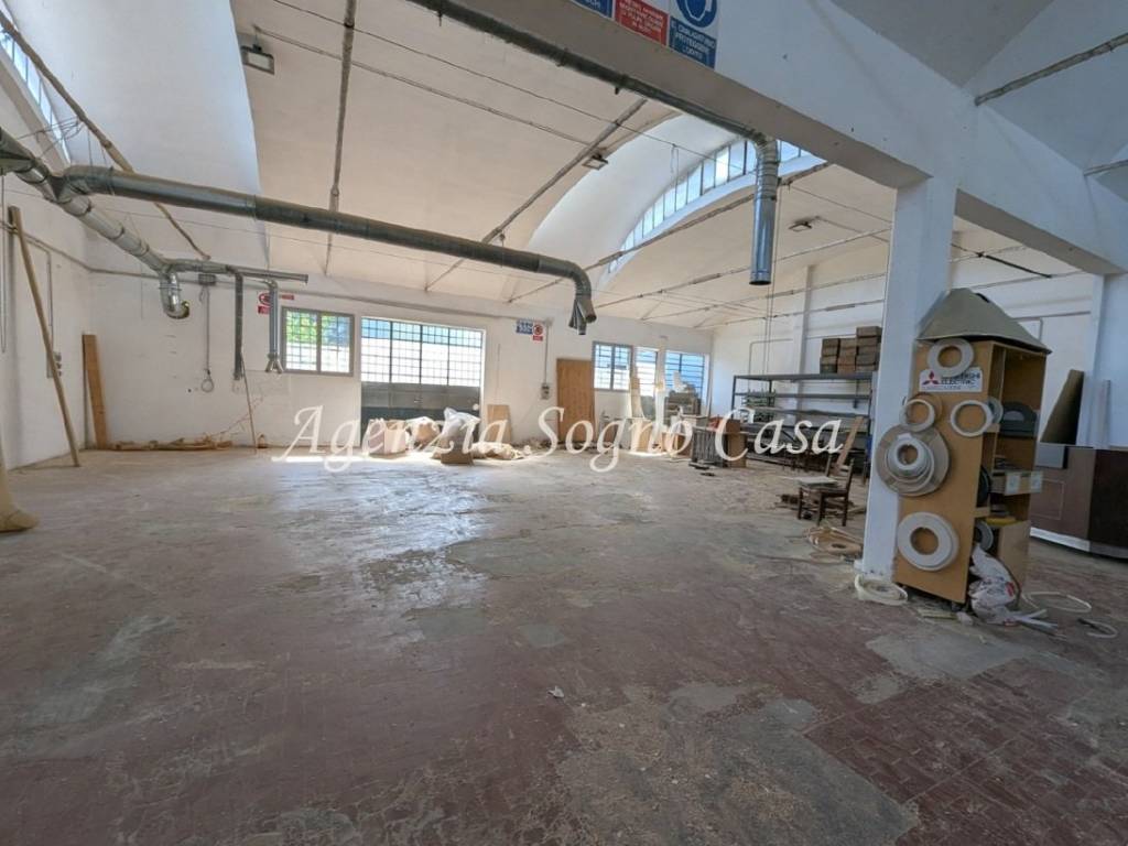 locale commerciale in vendita a Forlì in zona Musicisti / Grandi Italiani