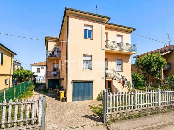 casa indipendente in vendita a Forlì