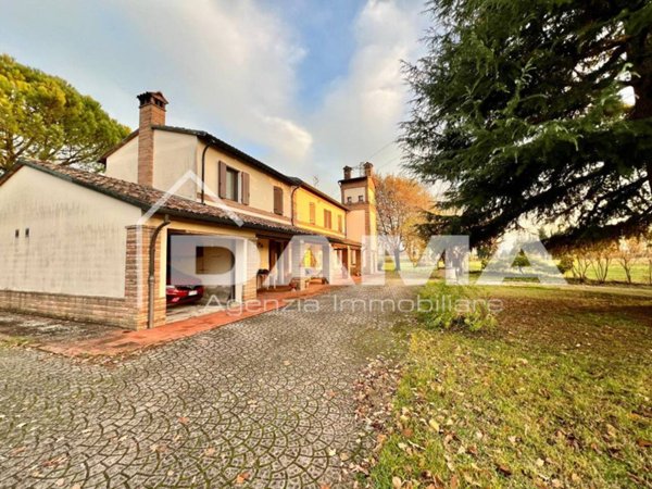 casa indipendente in vendita a Forlì in zona Cava